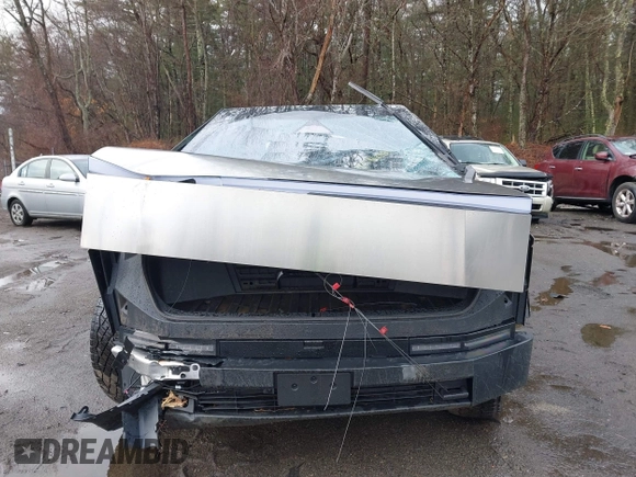 2024 Tesla Cybertruck Cyberbeast z VIN 7G2CEHEE6RA036818, wystawiony jako IAAI lot #41786789 z przebiegiem 5 478 mil mil oraz . Historia ofert i sprzedaży dostępna na DreamBid. Obrazek 11.