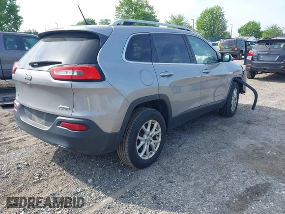 2015 Jeep Cherokee Latitude with VIN 1C4PJMCBXFW639671, listed as a IAAI auction lot 42132976 with 88,931 mi miles. Bid and sale history available at carsss.com. Image 4.