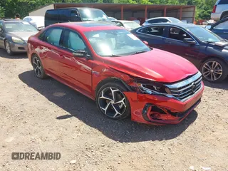 2021 Volkswagen Passat R-Line z VIN 1VWMA7A35MC018284, wystawiony jako IAAI lot #42261290 z przebiegiem 85 255 mil mil oraz . Historia ofert i sprzedaży dostępna na DreamBid. Obrazek 1.