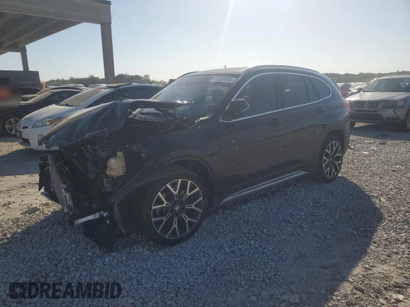 2022 BMW X1 sDrive28i with VIN WBXJG7C03N5U52669, listed as a Copart auction lot 87806305 with 27,609 mi miles and Salvage Title. Bid and sale history available at carsss.com. Image 1.