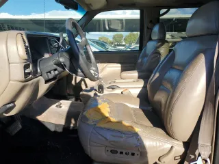 1996 Chevrolet Suburban z VIN 3GNGK26JXTG107228, wystawiony jako Copart lot #44741195 z przebiegiem 172 053 mil mil oraz Czysty tytuł • Clean title. Historia ofert i sprzedaży dostępna na DreamBid. Obrazek 7.