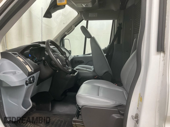 2018 Ford Transit z VIN 1FTBW2CG5JKB49814, wystawiony jako IAAI lot #42792323 z przebiegiem 222 044 mil mil oraz . Historia ofert i sprzedaży dostępna na DreamBid. Obrazek 10.