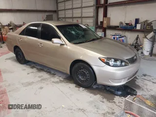 2006 Toyota Camry STD z VIN 4T1BE32K86U150638, wystawiony jako IAAI lot #42255766 z przebiegiem 290 317 mil mil oraz . Historia ofert i sprzedaży dostępna na DreamBid. Obrazek 1.
