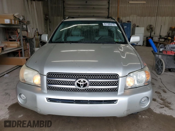 2006 Toyota Highlander with VIN JTEEW21A260033691, listed as a Copart auction lot 61185215 with 273,991 mi miles and Salvage title. Bid and sale history available at DreamBid. Image 5.
