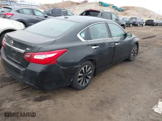 2018 Nissan Altima 2.5 SL with VIN 1N4AL3AP5JC208275, listed as a IAAI auction lot 41368381 with 203,439 mi miles. Bid and sale history available at carsss.com. Image 4.