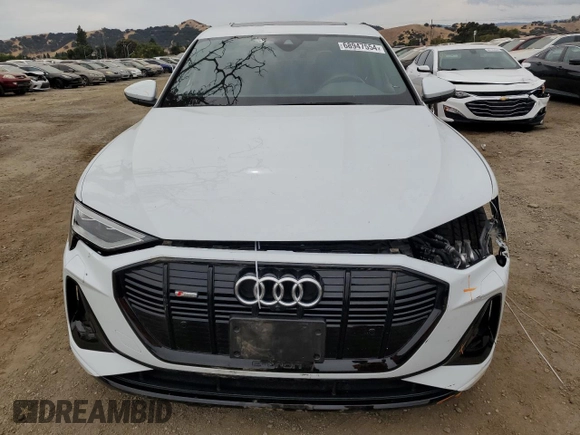 2023 Audi e-tron Sportback S line Premium z VIN WA11AAGEXPB004395, wystawiony jako Copart lot #68947554 z przebiegiem 19 852 mil mil oraz Szkoda całkowita • Salvage title. Historia ofert i sprzedaży dostępna na DreamBid. Obrazek 5.