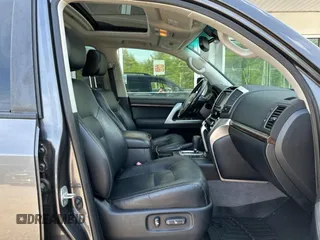2013 Toyota Land Cruiser z VIN JTMHY7AJ8D4016294, wystawiony jako Copart lot #59005355 z przebiegiem 199 983 mil mil oraz Tytuł czysty. Historia ofert i sprzedaży dostępna na DreamBid. Obrazek 5.