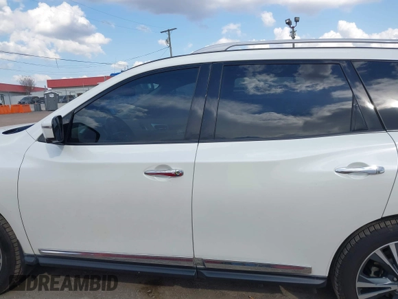 2019 Nissan Pathfinder S z VIN 5N1DR2MM5KC635874, wystawiony jako IAAI lot #41790147 z przebiegiem 97 710 mil mil oraz . Historia ofert i sprzedaży dostępna na DreamBid. Obrazek 15.