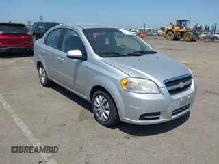 2011 Chevrolet Aveo 1LT z VIN KL1TD5DE6BB141559, wystawiony jako IAAI lot #42416806 z przebiegiem 170 335 mil mil oraz . Historia ofert i sprzedaży dostępna na DreamBid. Obrazek 1.