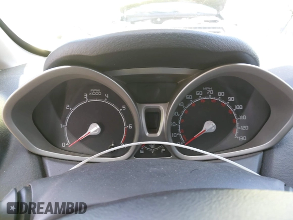 2011 Ford Fiesta SE z VIN 3FADP4EJ5BM138077, wystawiony jako IAAI lot #42506611 z przebiegiem Nie podano mil oraz . Historia ofert i sprzedaży dostępna na DreamBid. Obrazek 7.