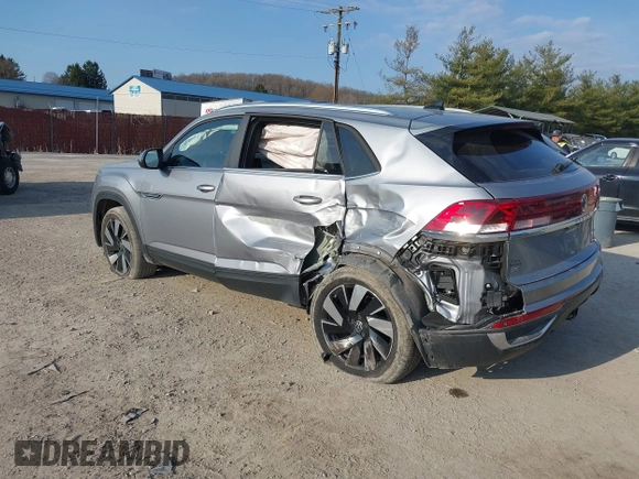 2024 Volkswagen Atlas SE with VIN 1V2KE2CA4RC223498, listed as a IAAI auction lot 41762422 with 15,618 mi miles and . Bid and sale history available at DreamBid. Image 3.