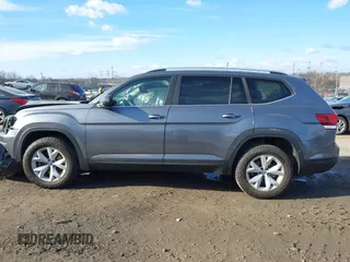 2018 Volkswagen Atlas SE with VIN 1V2LR2CA8JC557594, listed as a IAAI auction lot 41407513 with Not provided miles and . Bid and sale history available at DreamBid. Image 13.