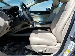 2020 Lincoln MKZ Hybrid Reserve with VIN 3LN6L5LU7LR623127, listed as a Copart auction lot 52403645 with 32,935 mi miles and Salvage title. Bid and sale history available at DreamBid. Image 7.