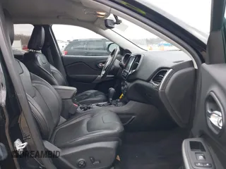 2019 Jeep Cherokee High Altitude с VIN 1C4PJMDN6KD162994, выставлен на аукционе IAAI как лот 41700652 с пробегом 93 112 миль миль и . История ставок и продаж доступна на DreamBid. Изображение 5.