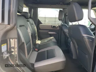 2022 Ford Bronco z VIN 1FMEE5DP4NLB67930, wystawiony jako Copart lot #54741955 z przebiegiem 8 087 mil mil oraz Szkoda całkowita • Salvage title. Historia ofert i sprzedaży dostępna na DreamBid. Obrazek 10.