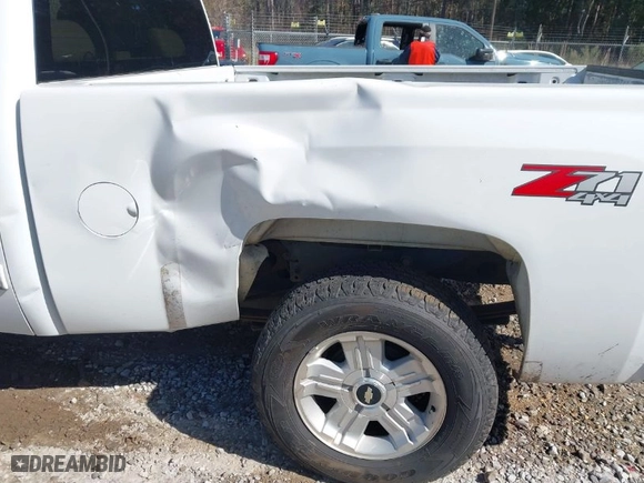 2008 Chevrolet Silverado 1500 LT w/1LT with VIN 2GCEK19J981314893, listed as a IAAI auction lot 41734553 with 147,058 mi miles. Bid and sale history available at carsss.com. Image 6.