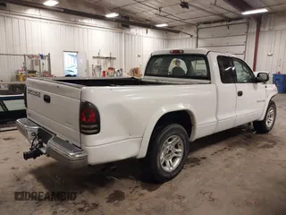 2002 Dodge Dakota SLT with VIN 1B7GL42X32S632375, listed as a IAAI auction lot 39909886 with 181,521 mi miles. Bid and sale history available at carsss.com. Image 4.