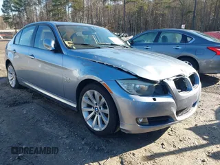 2011 BMW 3 Series 328i xDrive z VIN WBAPK5C52BF124605, wystawiony jako IAAI lot #41585190 z przebiegiem 108 000 mil mil oraz . Historia ofert i sprzedaży dostępna na DreamBid. Obrazek 1.