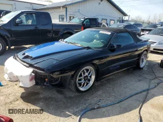 1995 Pontiac Firebird Trans Am z VIN 2G2FV32P1S2223306, wystawiony jako Copart lot #52825455 z przebiegiem 32 212 mil mil oraz Szkody całkowita. Historia ofert i sprzedaży dostępna na DreamBid. Obrazek 1.