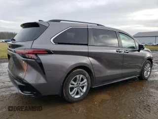 2021 Toyota Sienna XSE with VIN 5TDDSKFCXMS027072, listed as a Copart auction lot 85947414 with 40,197 mi miles and Salvage Title. Bid and sale history available at carsss.com. Image 3.