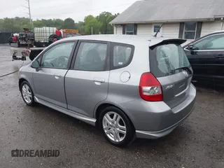 2007 Honda Fit Sport z VIN JHMGD38647S049521, wystawiony jako IAAI lot #42289057 z przebiegiem 130 434 mil mil oraz . Historia ofert i sprzedaży dostępna na DreamBid. Obrazek 3.