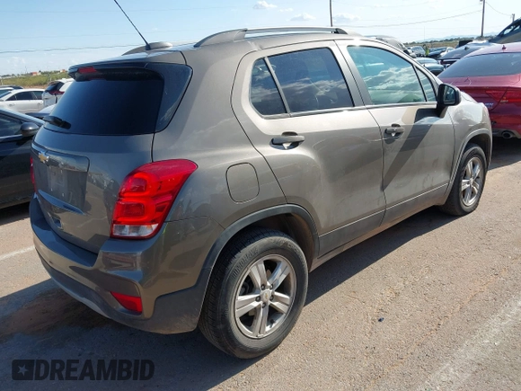2022 Chevrolet Trax LT with VIN KL7CJPSM0NB568096, listed as a IAAI auction lot 42595207 with 30,128 mi miles and . Bid and sale history available at DreamBid. Image 4.