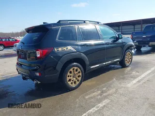 2022 Honda Passport TrailSport z VIN 5FNYF8H63NB015562, wystawiony jako IAAI lot #41914797 z przebiegiem 58 084 mil mil oraz . Historia ofert i sprzedaży dostępna na DreamBid. Obrazek 4.