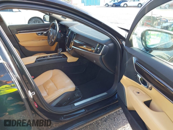 2018 Volvo S90 Momentum with VIN LVY982AK2JP023132, listed as a IAAI auction lot 41977080 with 98,514 mi miles. Bid and sale history available at carsss.com. Image 5.