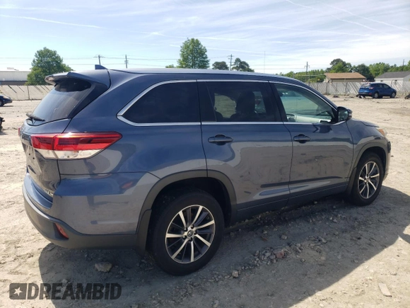 2017 Toyota Highlander XLE with VIN 5TDJZRFH7HS399459, listed as a Copart auction lot 57623325 with 141,568 mi miles and Salvage title. Bid and sale history available at DreamBid. Image 3.