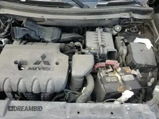 2017 Mitsubishi Outlander ES z VIN JA4AD2A32HZ031426, wystawiony jako Copart lot #70524605 z przebiegiem 89 157 mil mil oraz Szkoda całkowita • Salvage title. Historia ofert i sprzedaży dostępna na DreamBid. Obrazek 13.