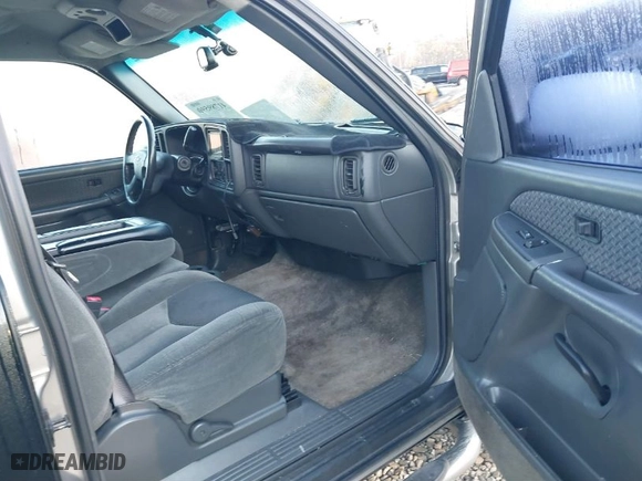 2003 Chevrolet Avalanche with VIN 3GNEC13TX3G169166, listed as a IAAI auction lot 41789590 with 349,989 mi miles. Bid and sale history available at carsss.com. Image 5.