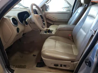 2006 Mercury Mountaineer Luxury z VIN 4M2EU47E36UJ19160, wystawiony jako Copart lot #47325225 z przebiegiem 130 249 mil mil oraz Tytuł czysty. Historia ofert i sprzedaży dostępna na DreamBid. Obrazek 7.
