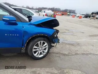 2019 Chevrolet Blazer z VIN 3GNKBHRS0KS581749, wystawiony jako IAAI lot #41551121 z przebiegiem Nie podano mil oraz . Historia ofert i sprzedaży dostępna na DreamBid. Obrazek 19.
