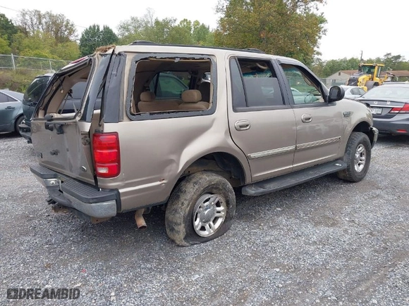 2001 Ford Expedition XLT with VIN 1FMPU16L31LB39187, listed as a IAAI auction lot 40405470 with 1 mi miles. Bid and sale history available at carsss.com. Image 4.