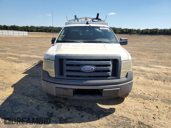 2010 Ford F-150 XL z VIN 1FTMF1CW1AKA46433, wystawiony jako Copart lot #72318124 z przebiegiem 93 095 mil mil oraz Czysty tytuł • Clean title. Historia ofert i sprzedaży dostępna na DreamBid. Obrazek 5.
