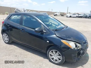 2014 Mazda 2 Sport z VIN JM1DE1KY4E0172616, wystawiony jako IAAI lot #42450902 z przebiegiem 93 406 mil mil oraz . Historia ofert i sprzedaży dostępna na DreamBid. Obrazek 1.