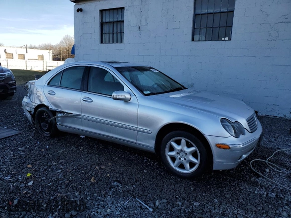 2002 Mercedes-Benz C 230/260/280/320 with VIN WDBRF61J92F200907, listed as a Copart auction lot 85004194 with 80,953 mi miles and Salvage Title. Bid and sale history available at DreamBid. Image 4.