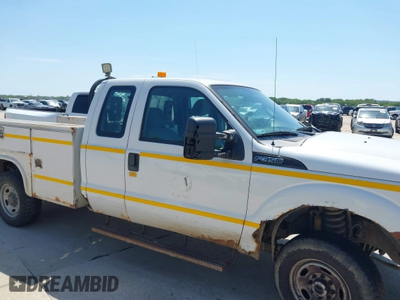 2013 Ford F-350 z VIN 1FD7X3B68DEA41140, wystawiony jako IAAI lot #42208592 z przebiegiem 179 966 mil mil oraz . Historia ofert i sprzedaży dostępna na DreamBid. Obrazek 13.