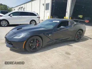 2014 Chevrolet Corvette 3LT z VIN 1G1YE2D72E5100689, wystawiony jako Copart lot #50596915 z przebiegiem 83 073 mil mil oraz Szkoda całkowita • Salvage title. Historia ofert i sprzedaży dostępna na DreamBid. Obrazek 1.