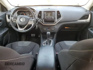 2017 Jeep Cherokee Altitude z VIN 1C4PJLAS0HW561692, wystawiony jako Copart lot #59220135 z przebiegiem 114 141 mil mil oraz Szkoda całkowita • Salvage title. Historia ofert i sprzedaży dostępna na DreamBid. Obrazek 8.