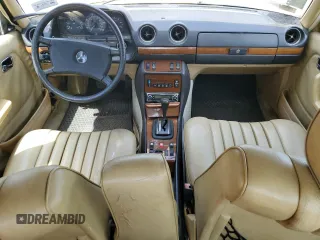 1984 Mercedes-Benz 300 D с VIN WDBAB33A4EA064403, выставлен на аукционе Copart как лот 57552434 с пробегом 173 024 миль миль и На запчасти • Non repairable. История ставок и продаж доступна на DreamBid. Изображение 8.
