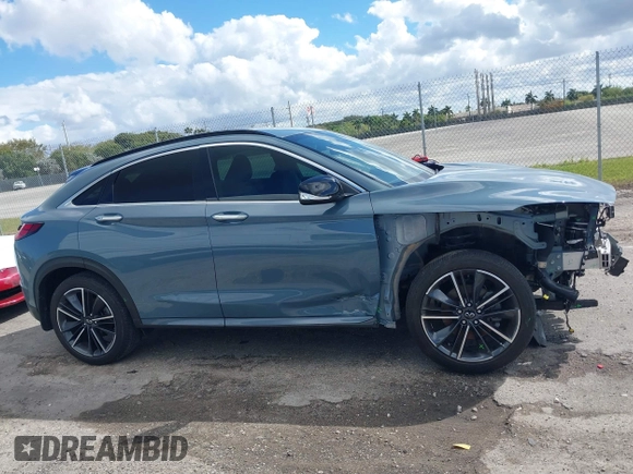 2023 Infiniti QX55 Luxe z VIN 3PCAJ5JRXPF117396, wystawiony jako IAAI lot #41672269 z przebiegiem 9 708 mil mil oraz . Historia ofert i sprzedaży dostępna na DreamBid. Obrazek 14.