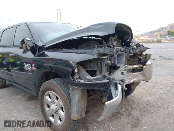 2018 Ram 2500 Tradesman z VIN 3C6UR5CL0JG369584, wystawiony jako IAAI lot #41424493 z przebiegiem Nie podano mil oraz . Historia ofert i sprzedaży dostępna na DreamBid. Obrazek 11.