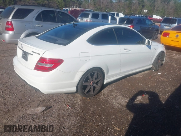 2015 Mercedes-Benz C-Class C 250 with VIN WDDGJ4HB3FG389019, listed as a IAAI auction lot 41220328 with 1 mi miles. Bid and sale history available at carsss.com. Image 4.