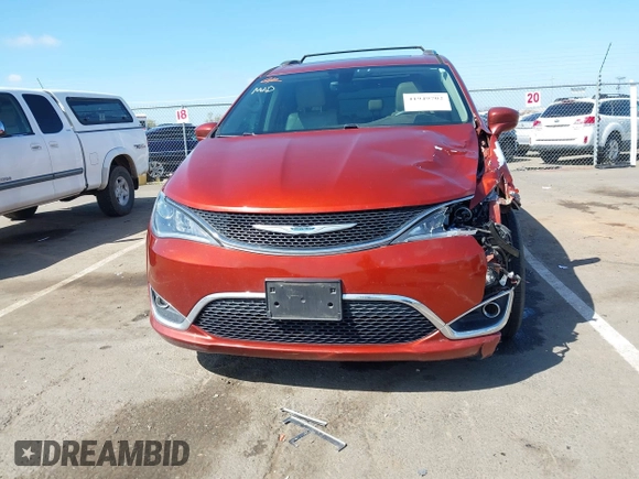2018 Chrysler Pacifica Touring L Plus z VIN 2C4RC1EG7JR158725, wystawiony jako IAAI lot #41949702 z przebiegiem 113 111 mil mil oraz . Historia ofert i sprzedaży dostępna na DreamBid. Obrazek 12.