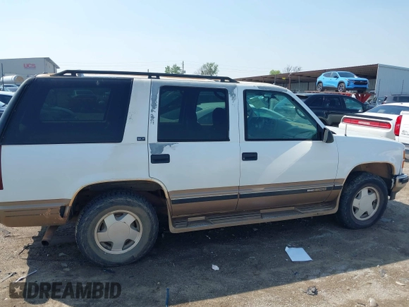 1996 GMC Yukon with VIN 1GKEK13R2TJ746811, listed as a IAAI auction lot 41955840 with 2,242,108 mi miles. Bid and sale history available at carsss.com. Image 16.