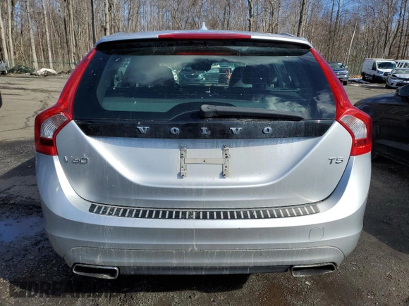 2015 Volvo V60 T5 Drive-E Premier z VIN YV140MEK6F1225135, wystawiony jako Copart lot #47532495 z przebiegiem 119 872 mil mil oraz Czysty tytuł • Clean title. Historia ofert i sprzedaży dostępna na DreamBid. Obrazek 6.