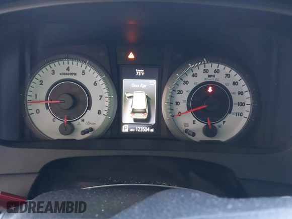 2015 Toyota Sienna SE with VIN 5TDXK3DC1FS667924, listed as a IAAI auction lot 42062805 with 123,504 mi miles. Bid and sale history available at carsss.com. Image 7.