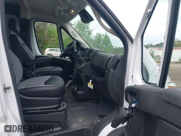 2025 Ram ProMaster Cargo Tradesman with VIN 3C6LRVVG2SE513404, listed as a IAAI auction lot 41948626 with 7,553 mi miles and . Bid and sale history available at carsss.com. Image 5.
