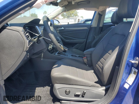 2024 Volkswagen Jetta SE z VIN 3VW7M7BU4RM097495, wystawiony jako Copart lot #56818645 z przebiegiem 6 762 mil mil oraz Szkoda całkowita • Salvage title. Historia ofert i sprzedaży dostępna na DreamBid. Obrazek 7.